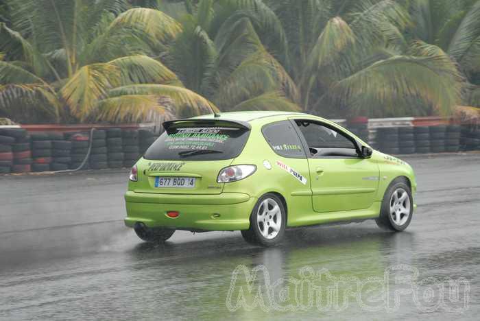 Photo MaitreFou - Auteur : Murielle et Oc&eacute;anne - Mots cl&eacute;s :  auto run olivier moutoussamy essais chronos pousse performances felix guichard pluie soleil journee licencies ouverte 