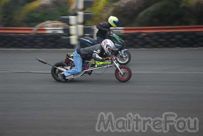 Photo MaitreFou - Auteur : Equipe MaitreFou - Mots cl&eacute;s : moto run libre pousse performances circuit felix guichard