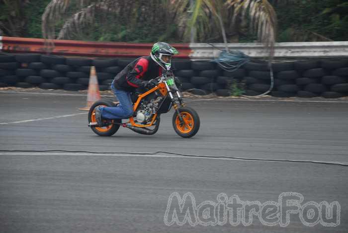 Photo MaitreFou - Auteur : Equipe MaitreFou - Mots cl&eacute;s : moto run libre pousse performances circuit felix guichard