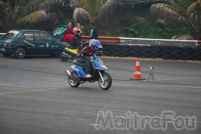 Photo MaitreFou - Auteur : Equipe MaitreFou - Mots cl&eacute;s : moto run libre pousse performances circuit felix guichard