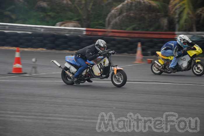 Photo MaitreFou - Auteur : Equipe MaitreFou - Mots cl&eacute;s : moto run libre pousse performances circuit felix guichard