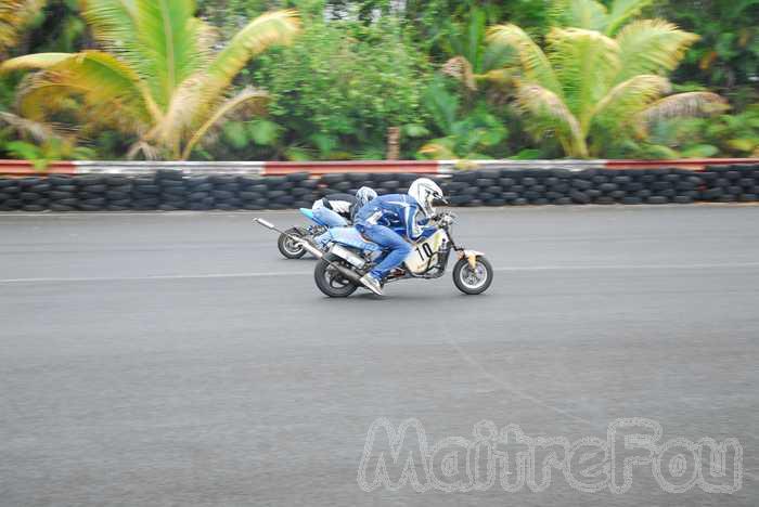 Photo MaitreFou - Auteur : Equipe MaitreFou - Mots cl&eacute;s :  auto run libre pousse performances circuit felix guichard roulage 