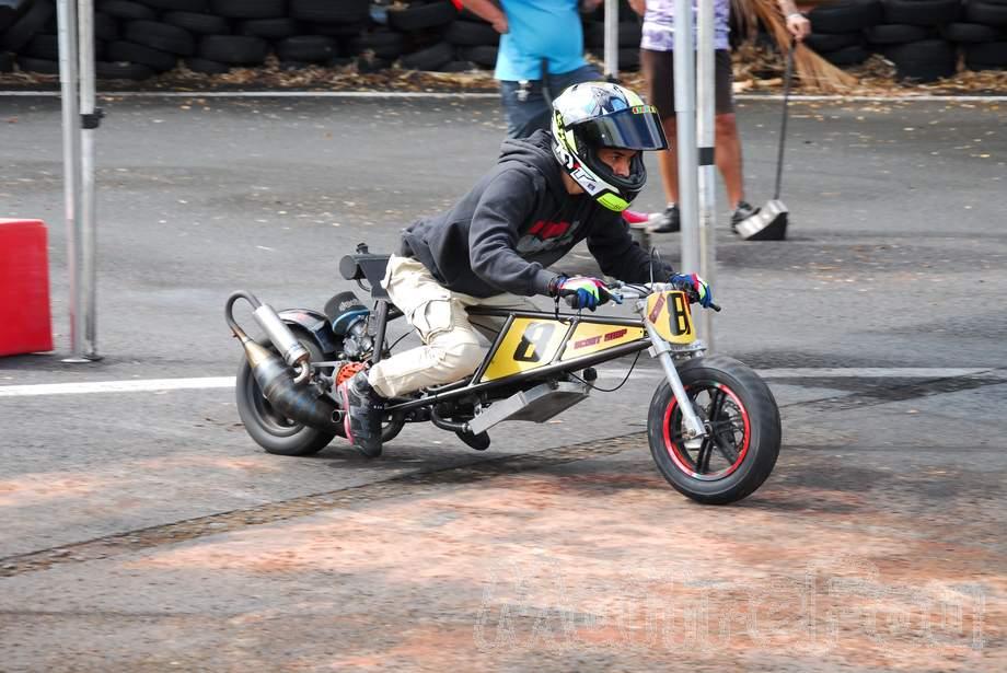 Photo MaitreFou - Auteur : MaitreFou - Mots clés :  auto moto cfg circuit run olivier moutoussamy essais libres pousse scooter drag tmax supra 