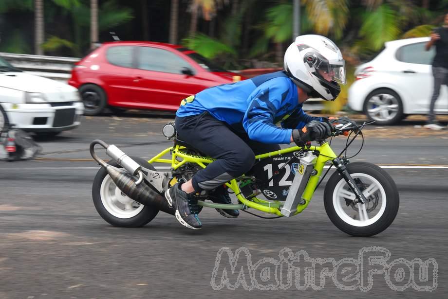 Photo MaitreFou - Auteur : MaitreFou - Mots clés :  auto moto cfg circuit run olivier moutoussamy essais libres pousse scooter drag tmax supra 