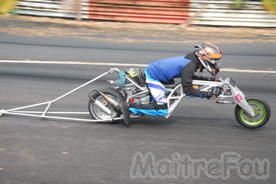 Photo MaitreFou - Auteur : MaitreFou - Mots clés :  auto moto cfg circuit run olivier moutoussamy essais libres pousse scooter drag tmax supra 