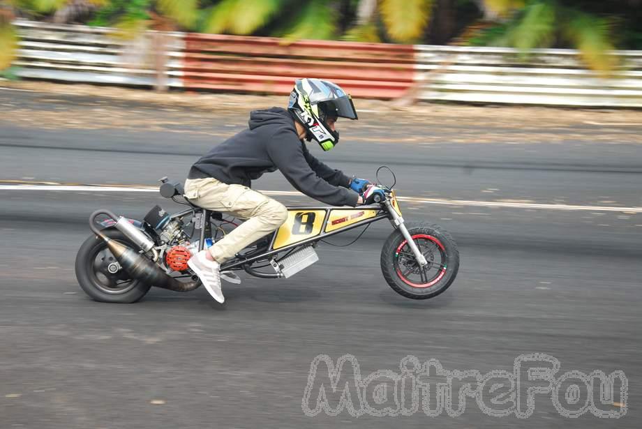 Photo MaitreFou - Auteur : MaitreFou - Mots clés :  auto moto cfg circuit run olivier moutoussamy essais libres pousse scooter drag tmax supra 