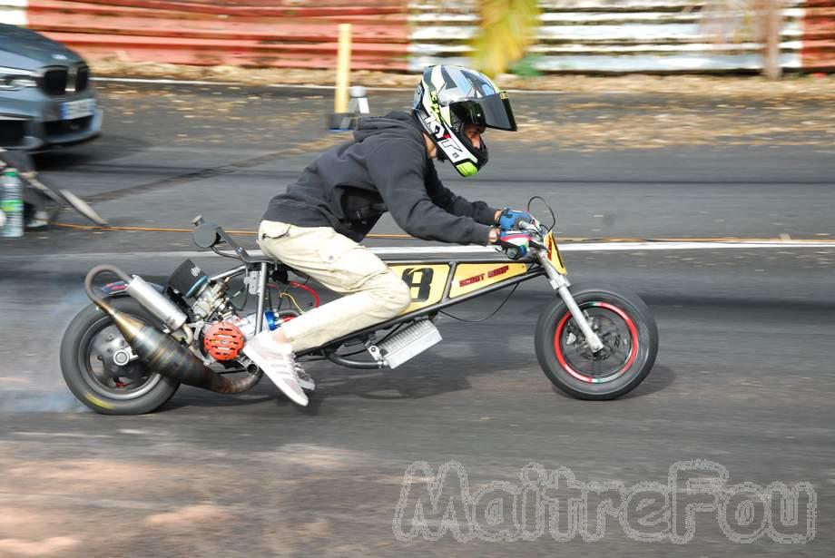 Photo MaitreFou - Auteur : MaitreFou - Mots clés :  auto moto cfg circuit run olivier moutoussamy essais libres pousse scooter drag tmax supra 
