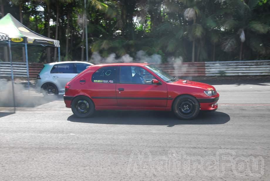 Photo MaitreFou - Auteur : Benjamin - Mots clés :  auto cfg circuit run tc pneu burn and drag pousse 