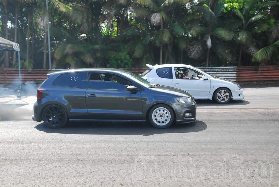 Photo MaitreFou - Auteur : Benjamin - Mots clés :  auto cfg circuit run tc pneu burn and drag pousse 