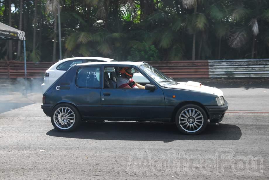 Photo MaitreFou - Auteur : Benjamin - Mots clés :  auto cfg circuit run tc pneu burn and drag pousse 
