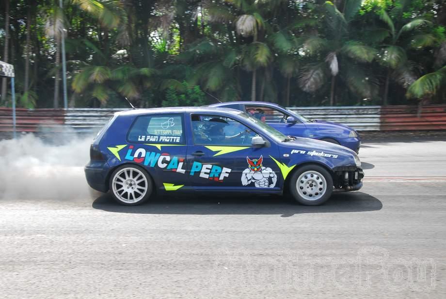 Photo MaitreFou - Auteur : Benjamin - Mots clés :  auto cfg circuit run tc pneu burn and drag pousse 