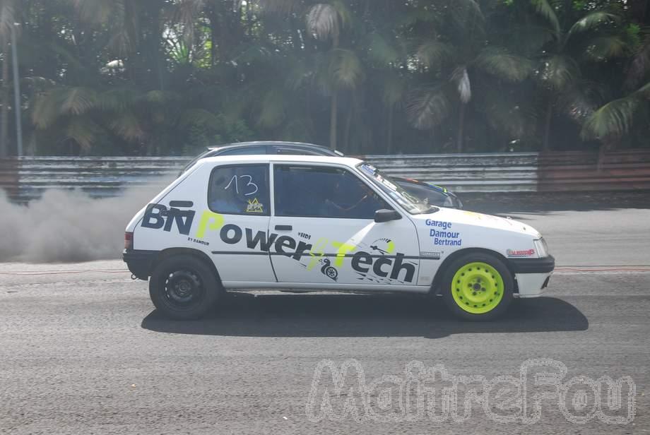 Photo MaitreFou - Auteur : Benjamin - Mots clés :  auto cfg circuit run tc pneu burn and drag pousse 