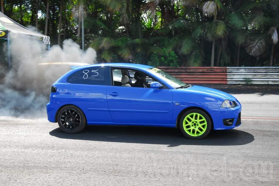 Photo MaitreFou - Auteur : Benjamin - Mots clés :  auto cfg circuit run tc pneu burn and drag pousse 