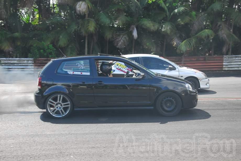 Photo MaitreFou - Auteur : Benjamin - Mots clés :  auto cfg circuit run tc pneu burn and drag pousse 