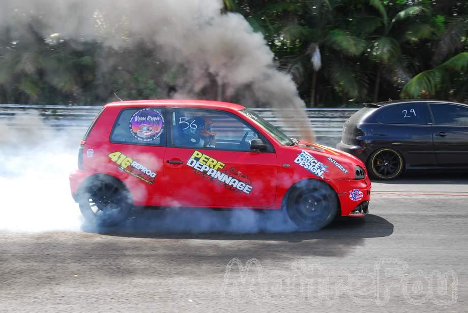 Photo MaitreFou - Auteur : Benjamin - Mots clés :  auto cfg circuit run tc pneu burn and drag pousse 