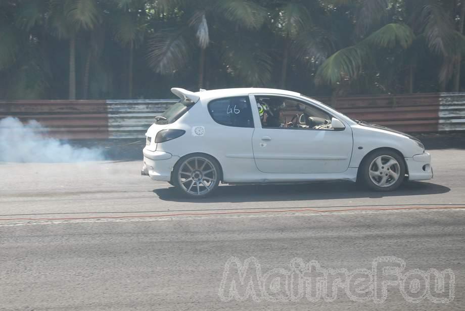 Photo MaitreFou - Auteur : Benjamin - Mots clés :  auto cfg circuit run tc pneu burn and drag pousse 