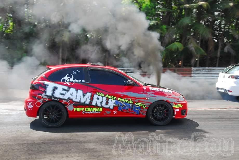 Photo MaitreFou - Auteur : Benjamin - Mots cl&eacute;s :  auto cfg circuit run tc pneu burn and drag pousse 