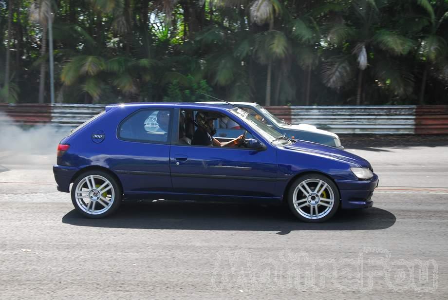 Photo MaitreFou - Auteur : Benjamin - Mots clés :  auto cfg circuit run tc pneu burn and drag pousse 