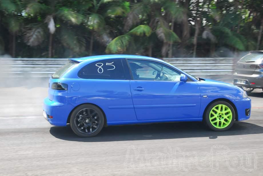Photo MaitreFou - Auteur : Benjamin - Mots clés :  auto cfg circuit run tc pneu burn and drag pousse 