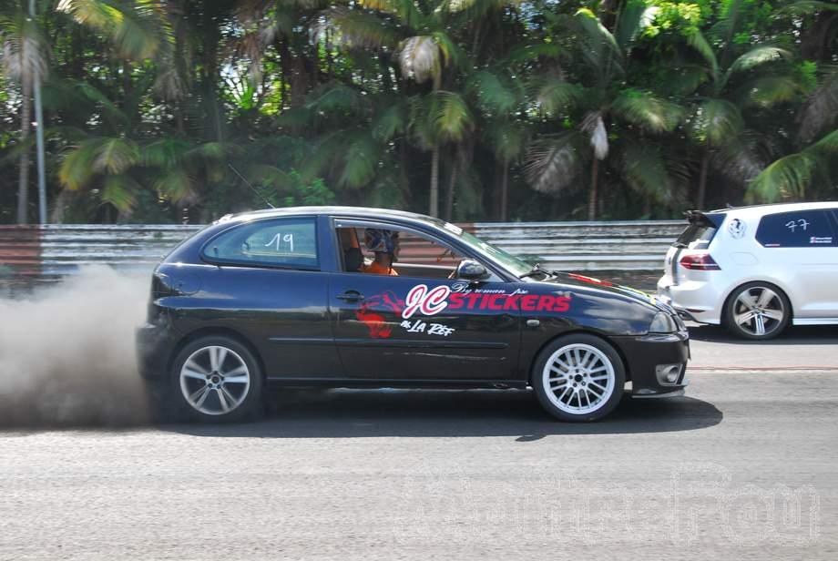 Photo MaitreFou - Auteur : Benjamin - Mots clés :  auto cfg circuit run tc pneu burn and drag pousse 