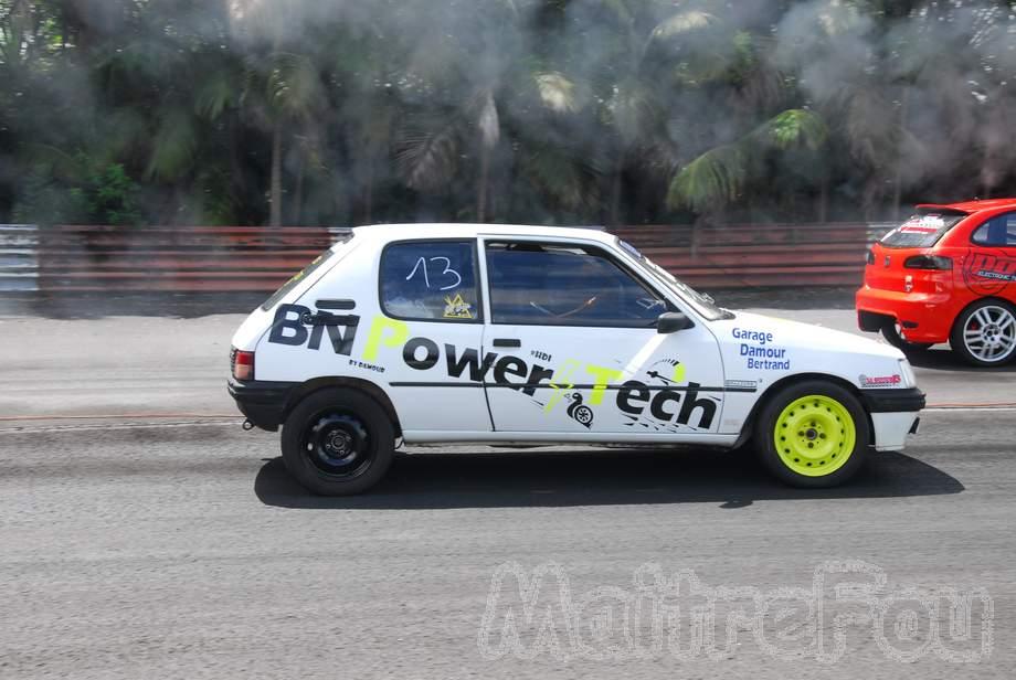 Photo MaitreFou - Auteur : Benjamin - Mots cl&eacute;s :  auto cfg circuit run tc pneu burn and drag pousse 