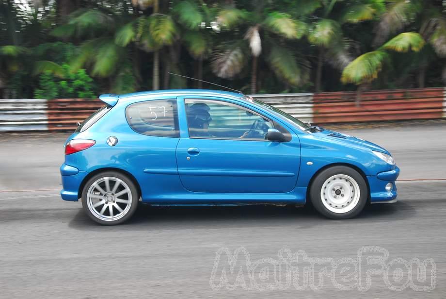 Photo MaitreFou - Auteur : Benjamin - Mots cl&eacute;s :  auto cfg circuit run tc pneu burn and drag pousse 