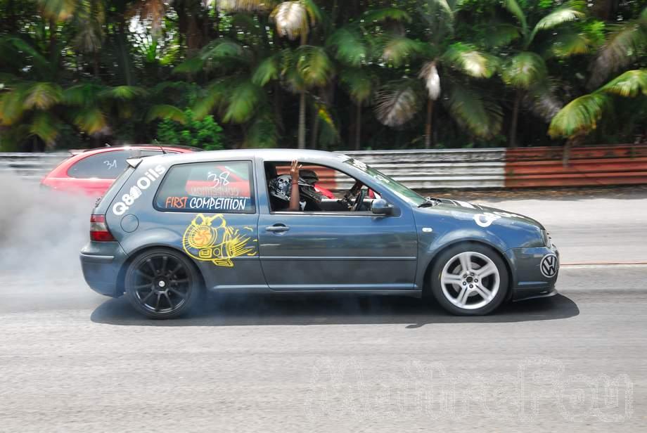Photo MaitreFou - Auteur : Benjamin - Mots cl&eacute;s :  auto cfg circuit run tc pneu burn and drag pousse 
