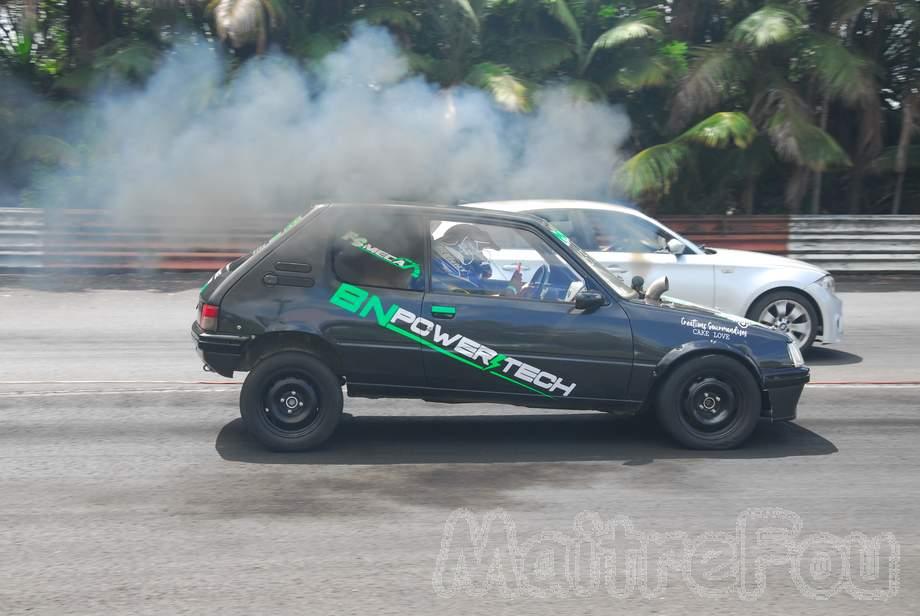 Photo MaitreFou - Auteur : Benjamin - Mots cl&eacute;s :  auto cfg circuit run tc pneu burn and drag pousse 