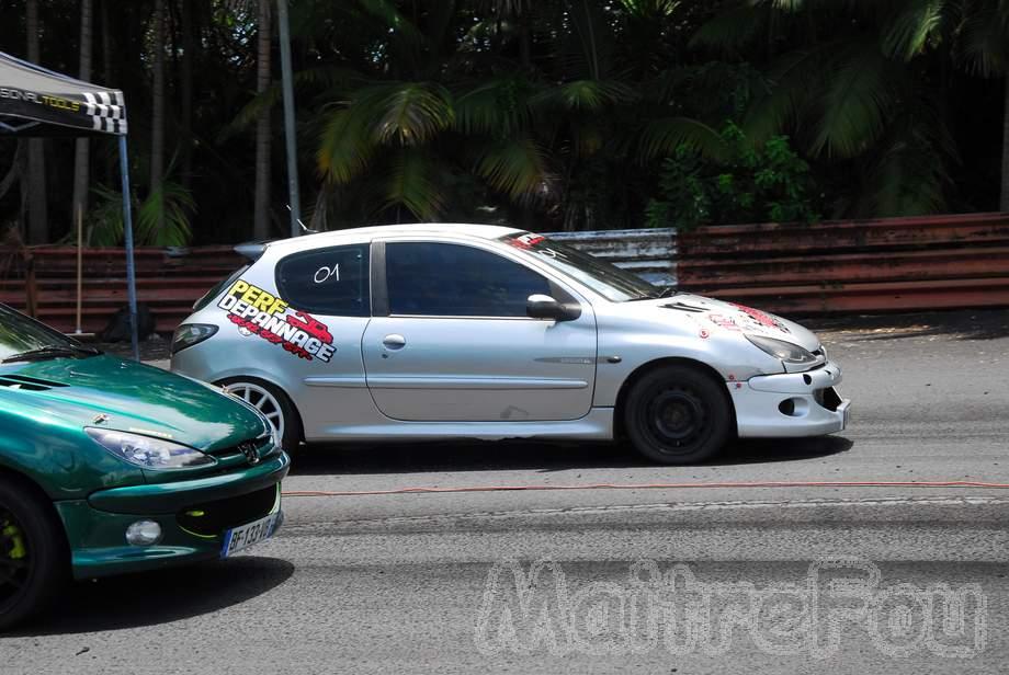 Photo MaitreFou - Auteur : Benjamin - Mots cl&eacute;s :  auto cfg circuit run tc pneu burn and drag pousse 