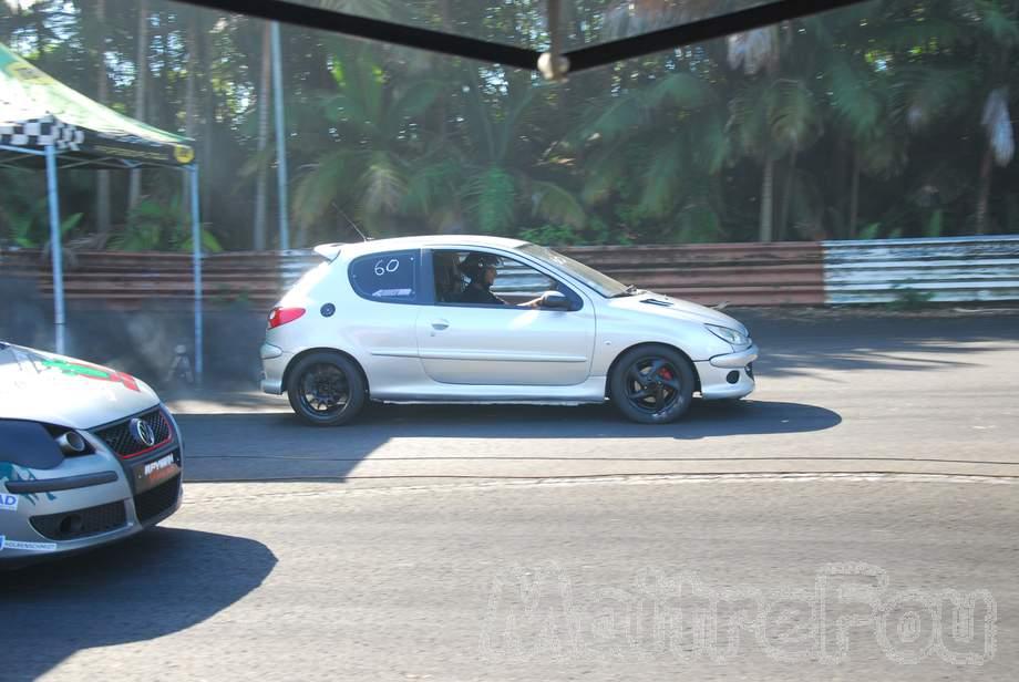 Photo MaitreFou - Auteur : Benjamin - Mots cl&eacute;s :  auto cfg circuit run tc pneu burn and drag pousse 
