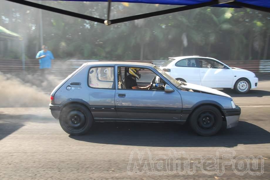 Photo MaitreFou - Auteur : Benjamin - Mots cl&eacute;s :  auto cfg circuit run tc pneu burn and drag pousse 