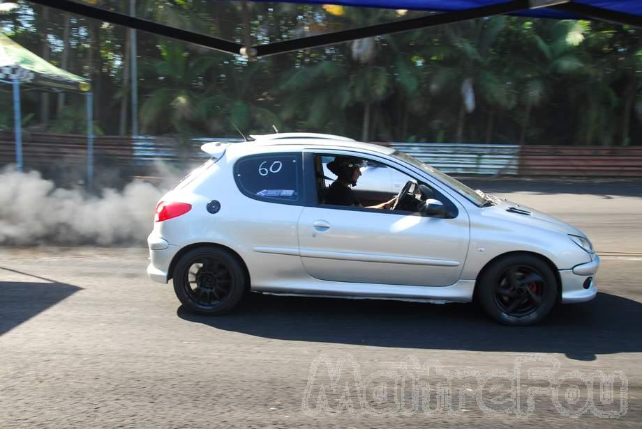 Photo MaitreFou - Auteur : Benjamin - Mots cl&eacute;s :  auto cfg circuit run tc pneu burn and drag pousse 