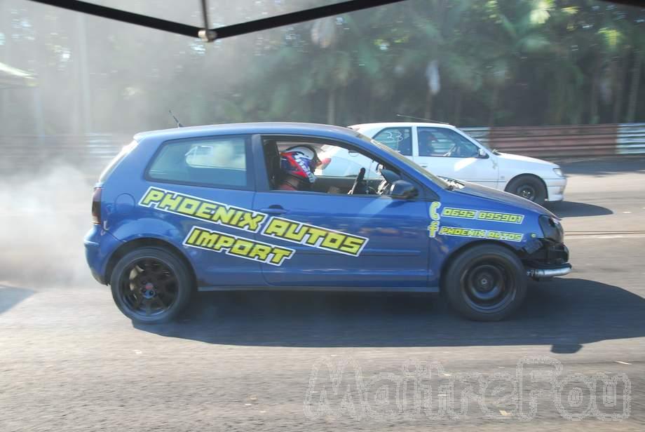 Photo MaitreFou - Auteur : Benjamin - Mots cl&eacute;s :  auto cfg circuit run tc pneu burn and drag pousse 