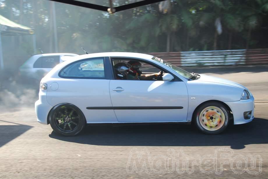 Photo MaitreFou - Auteur : Benjamin - Mots cl&eacute;s :  auto cfg circuit run tc pneu burn and drag pousse 