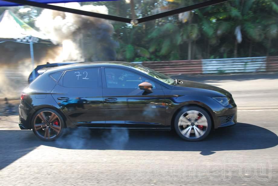 Photo MaitreFou - Auteur : Benjamin - Mots cl&eacute;s :  auto cfg circuit run tc pneu burn and drag pousse 