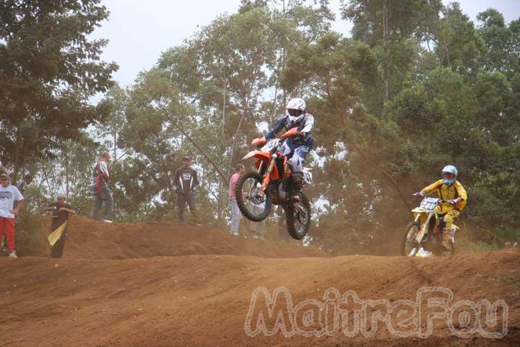 Photo MaitreFou - Auteur : Mickael H. - Mots clés :  moto cross championnat motocross tampon petit saut quad educatif resultats podium 