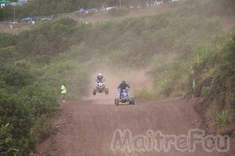 Photo MaitreFou - Auteur : Michael & Priscilla - Mots clés :  moto motocross terre saut vitesse championnat 