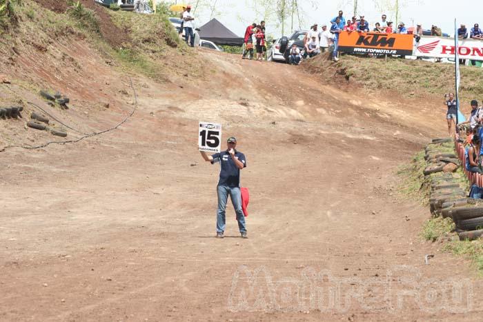 Photo MaitreFou - Auteur : Michael - Mots clés :  moto motocross terre saut championnat terrain pascal ravenne ravine malheur hommage 