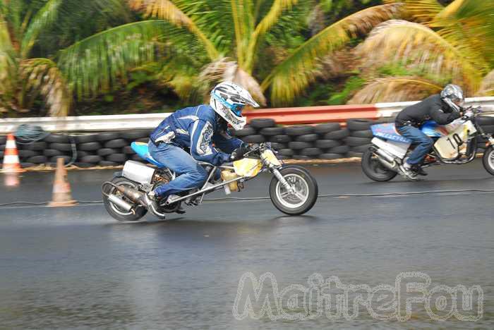 Photo MaitreFou - Auteur : Equipe MaitreFou - Mots clés :  moto run pousse performances circuit felix guichard pluie dragster cyclo ufolep tmvr 
