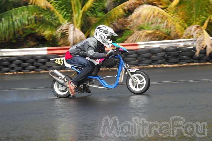Photo MaitreFou - Auteur : Equipe MaitreFou - Mots clés :  moto run pousse performances circuit felix guichard pluie dragster cyclo ufolep tmvr 