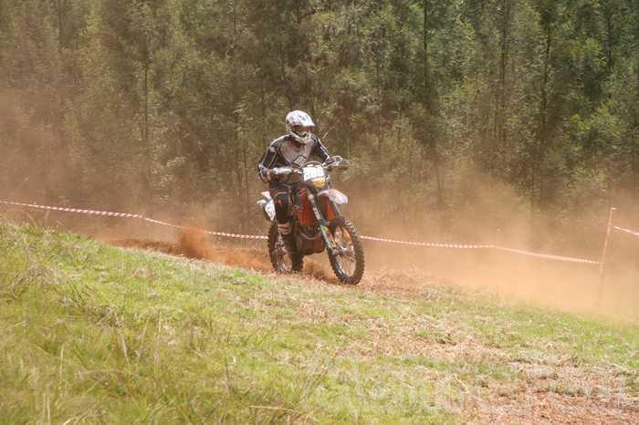 Photo MaitreFou - Auteur : Equipe MaitreFou - Mots clés :  moto motocross terre endurance tampon tsm poussiere 