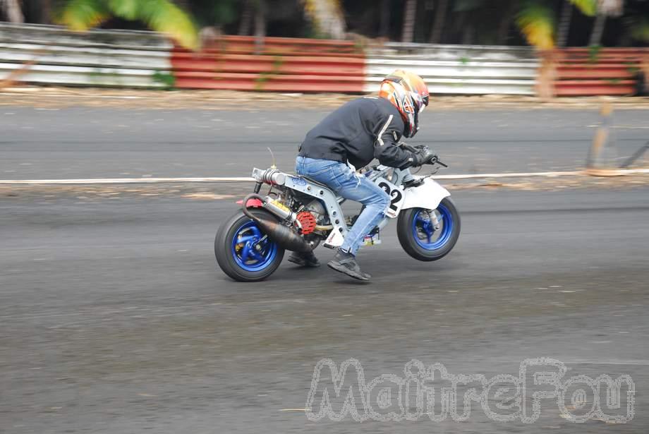 Photo MaitreFou - Auteur : MaitreFou - Mots clés :  auto moto cfg circuit run olivier moutoussamy essais libres pousse scooter drag tmax supra 