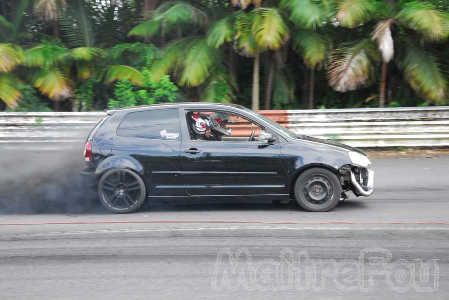 Photo MaitreFou - Auteur : Benjamin - Mots clés :  auto cfg circuit run tc pneu burn and drag pousse 