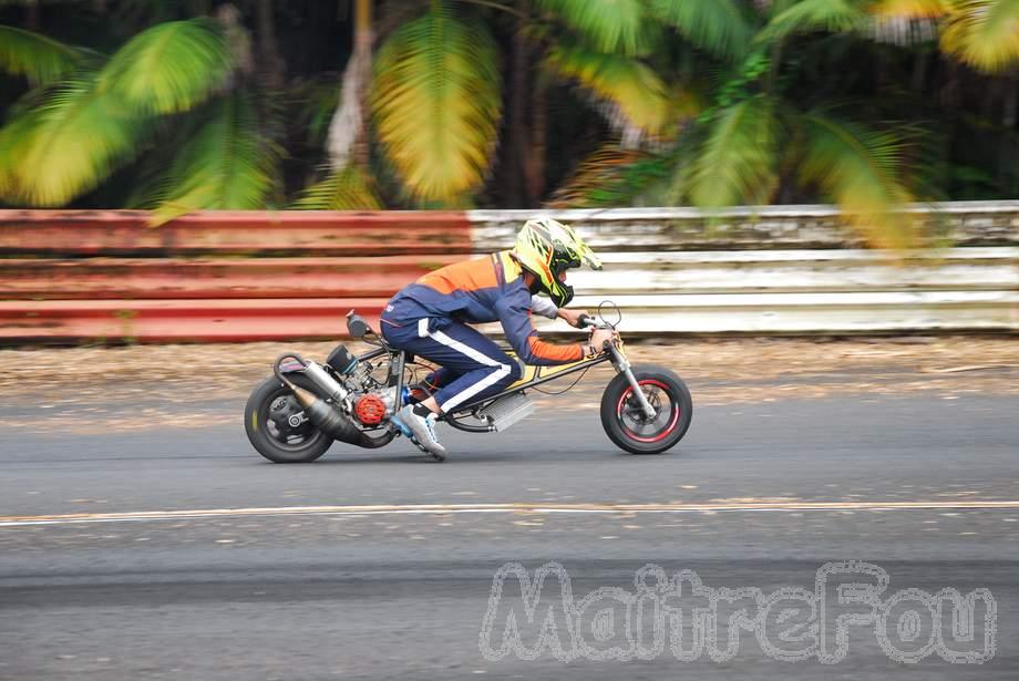 Photo MaitreFou - Auteur : MaitreFou - Mots clés :  auto moto cfg circuit run olivier moutoussamy essais libres pousse scooter drag tmax supra 